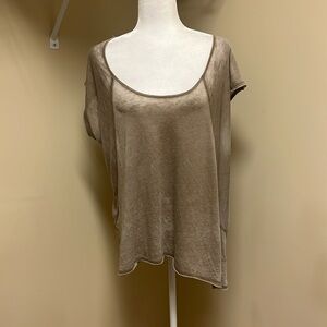 Oversized top. Lightweight cap sleeves.